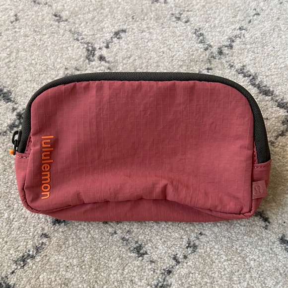 NWT Lululemon Brier Rose Mini Belt Bag! - Picture 2 of 9